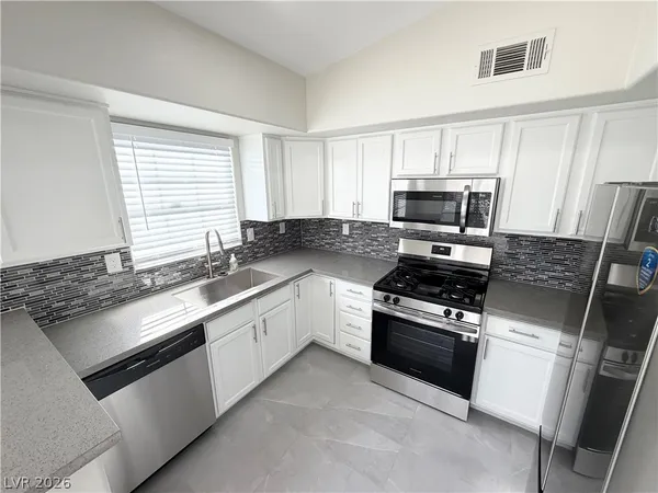 $1,690 | 520 Arrowhead Trail, Unit 924, Henderson, NV 89015