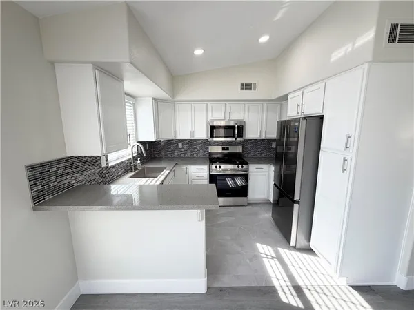 $1,690 | 520 Arrowhead Trail, Unit 924, Henderson, NV 89015