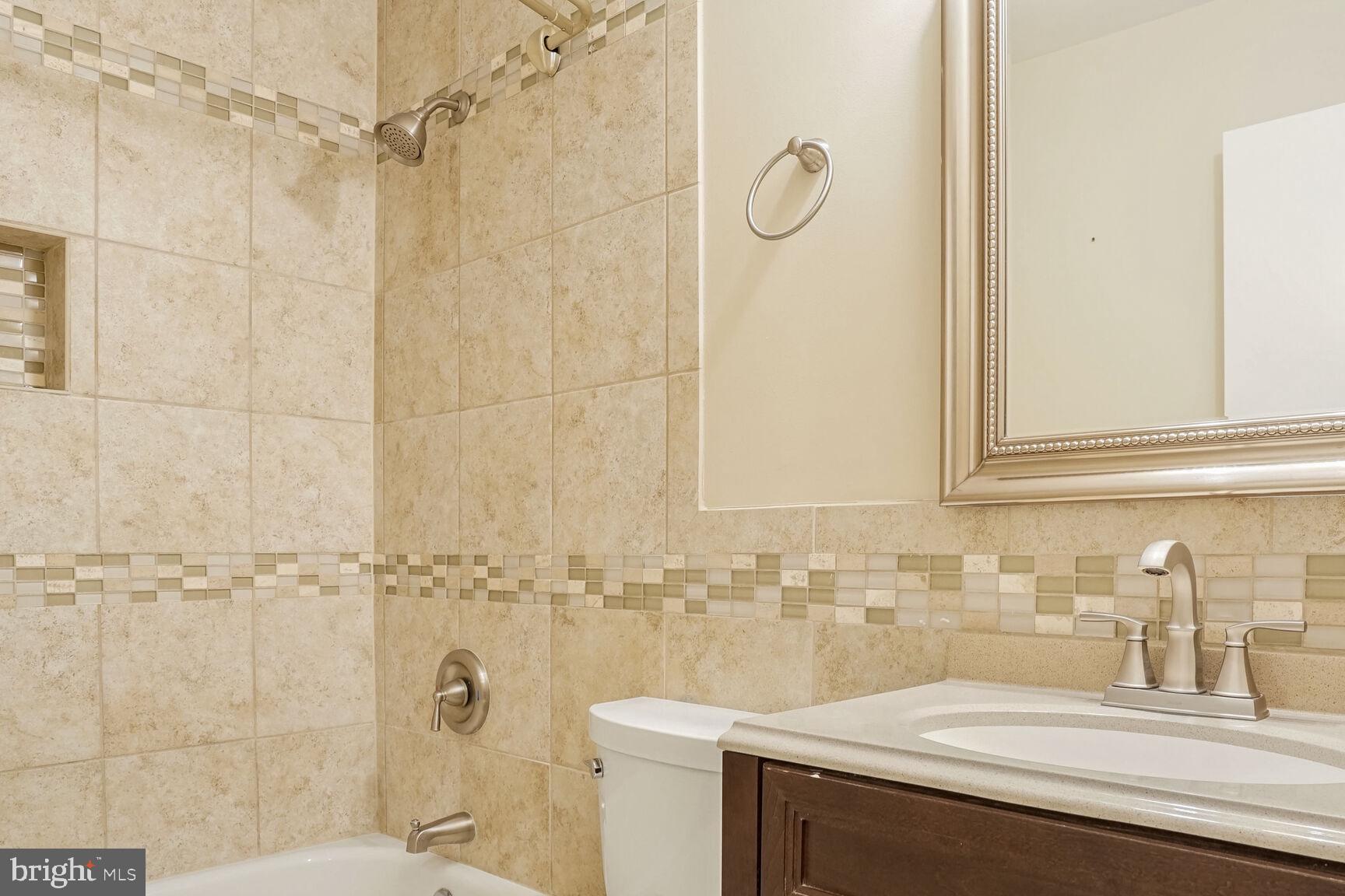 2028 Swans Neck Way Reston, VA 20191 - Photo 35 of 50 Full Bathroom #2 - Beautiful Tile Craftsmanship!