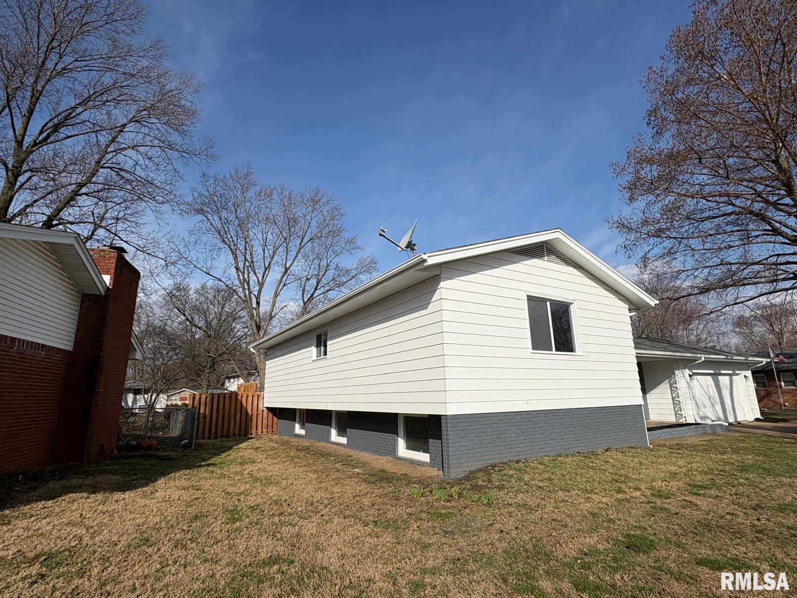 29 Andover Drive Springfield, IL 62704 - Photo 3 of 44