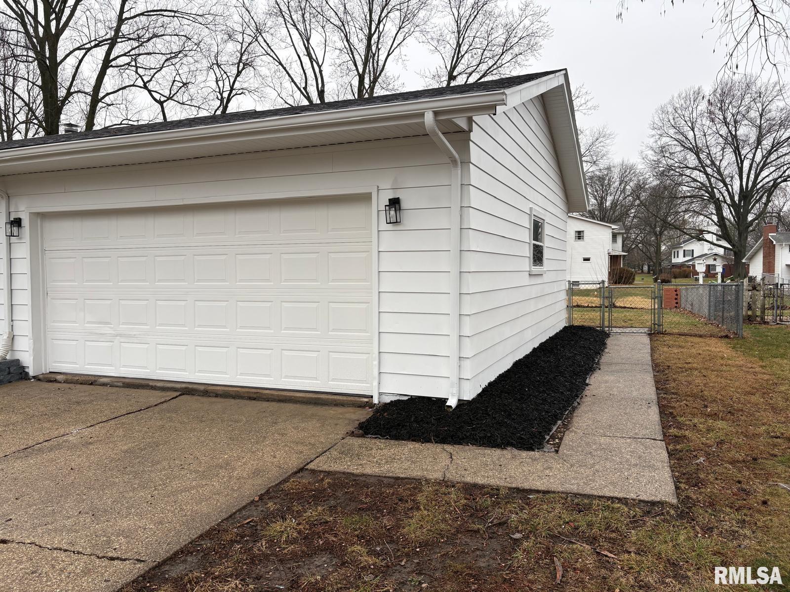 29 Andover Drive Springfield, IL 62704 - Photo 4 of 44