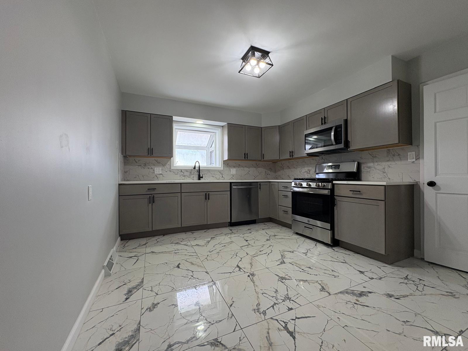 29 Andover Drive Springfield, IL 62704 - Photo 10 of 44