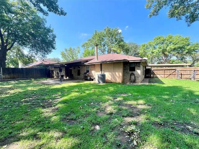 a view of house with a yard
