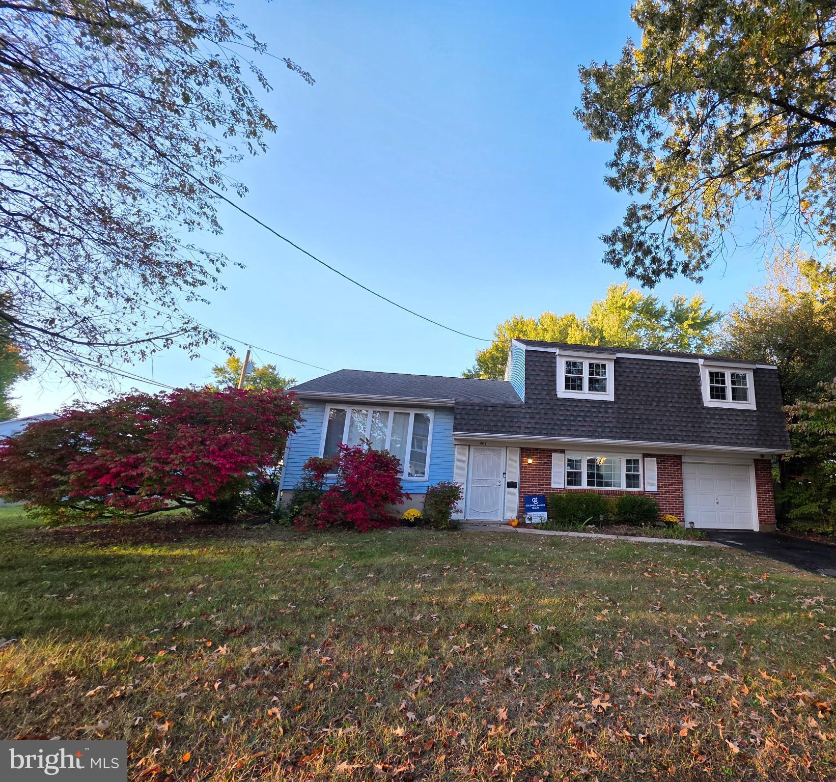 401 Cardinal Road Beverly, NJ 08010 - Photo 3 of 35 a front view of house with yard and green space