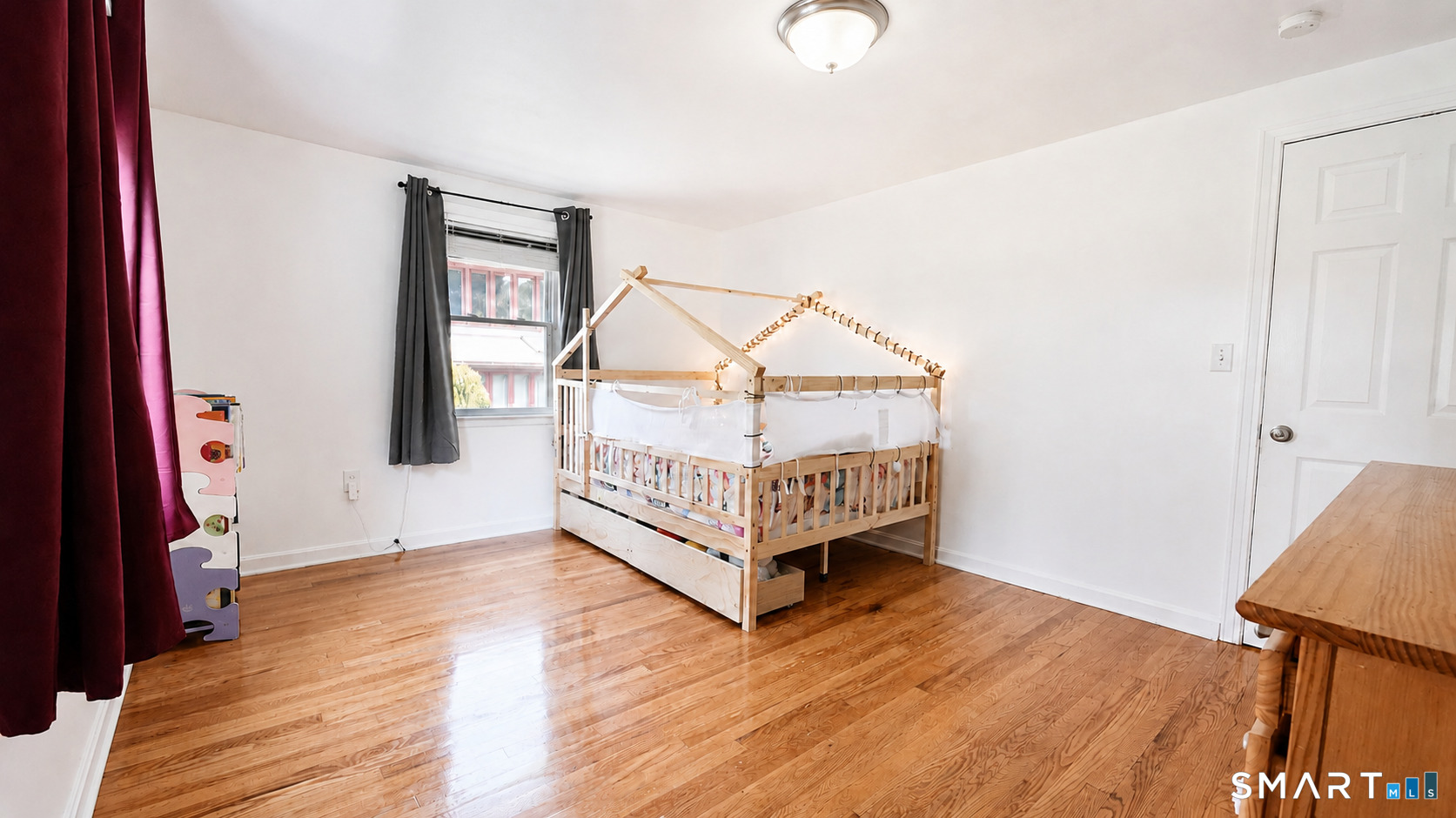 6 Sinclair Street Windsor, CT 06095 - Photo 7 of 22 Gallery Image 7