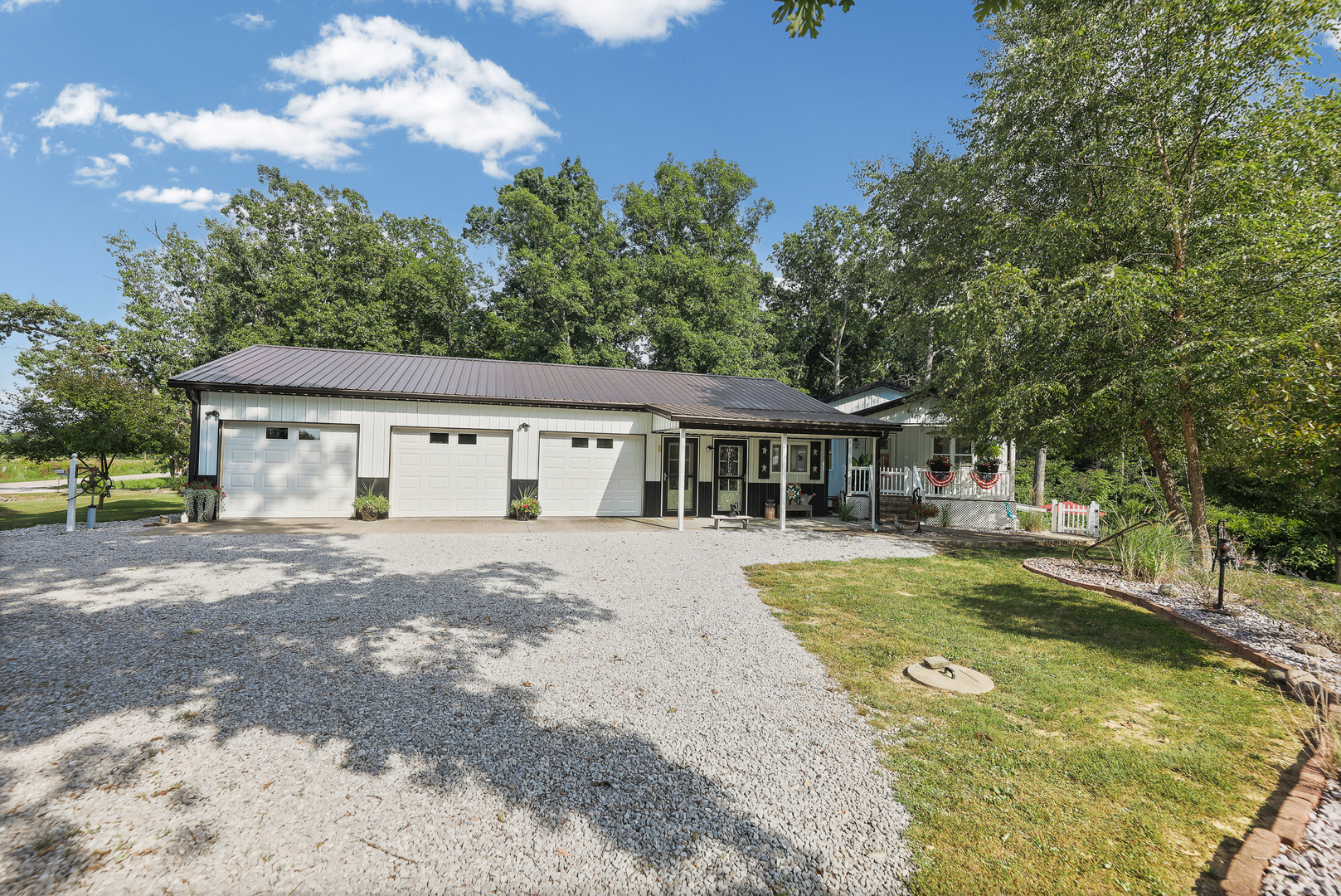 7296 State Rte 161 Extension Iuka, IL 62849 - Photo 2 of 41