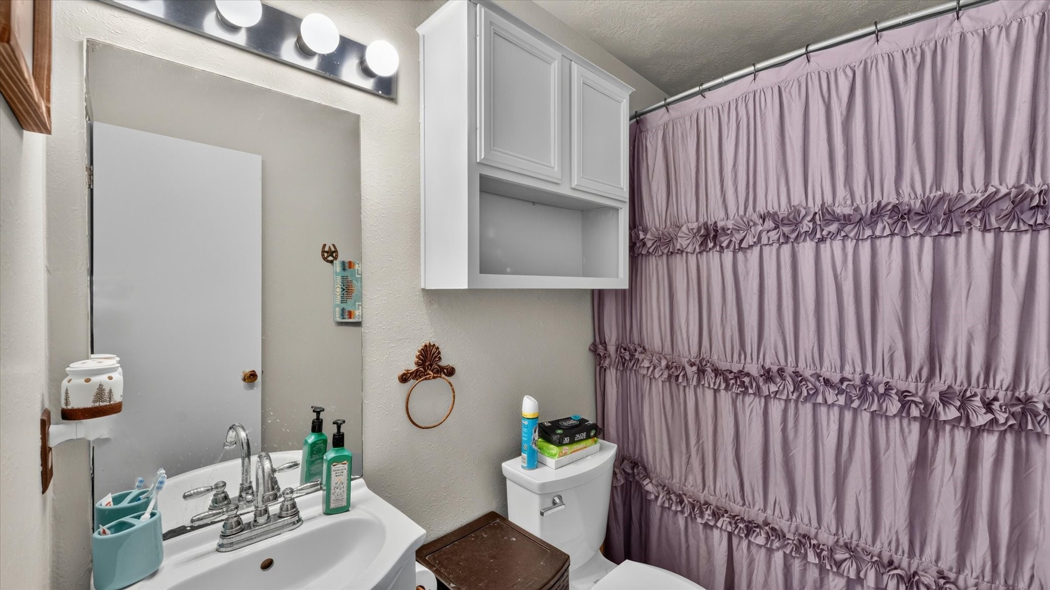 23346 Henson Road Montgomery, TX 77356 - Photo 24 of 32 Hall bathroom