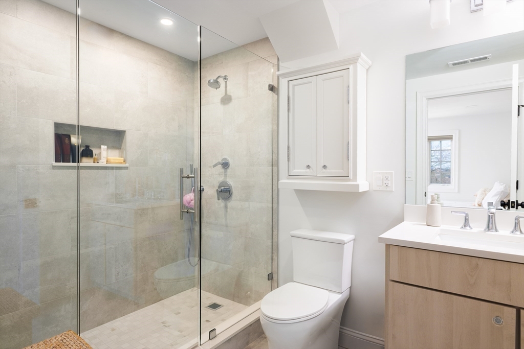 124 Chestnut Hill Road Newton, MA 02467 - Photo 15 of 27