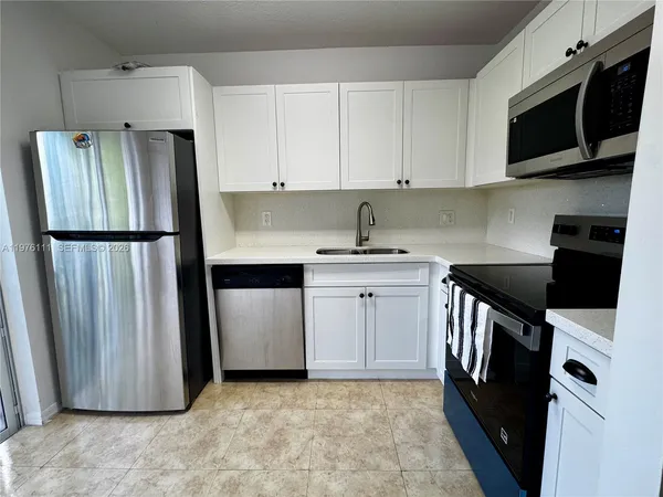 $2,500 | 6676 Southwest 115th Court, Unit 404, Miami, FL 33173