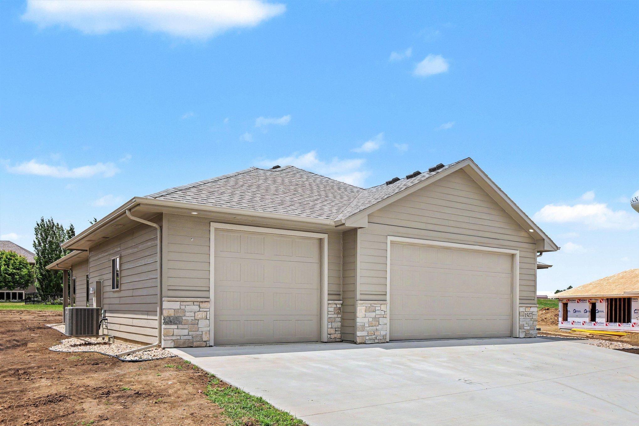 1507 Buffalo Ridge Drive Luverne, MN 56156 - Photo 4 of 27