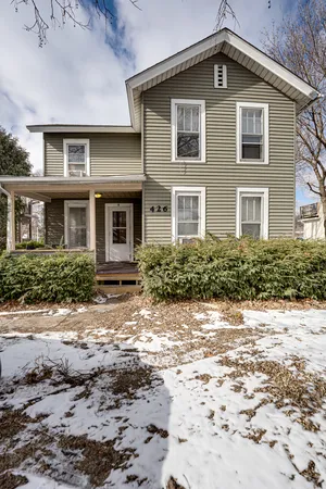 $1,100 | 426 North Lake Street, Unit 2, Aurora, IL 60506