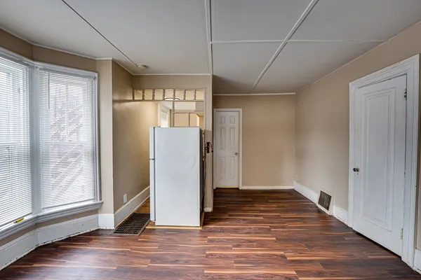 $1,100 | 426 North Lake Street, Unit 2, Aurora, IL 60506