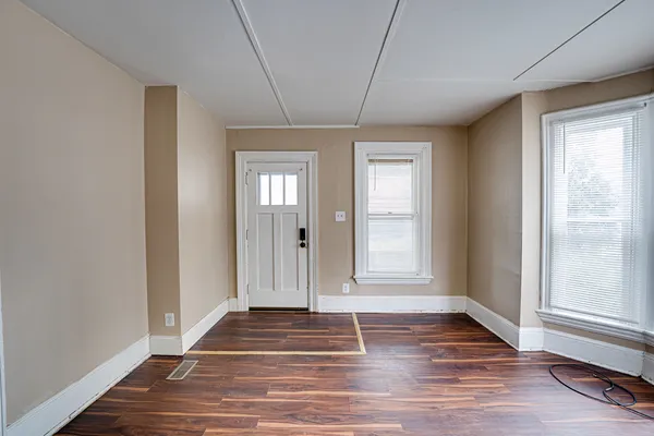 $1,100 | 426 North Lake Street, Unit 2, Aurora, IL 60506