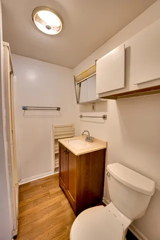 $1,100 | 426 North Lake Street, Unit 2, Aurora, IL 60506