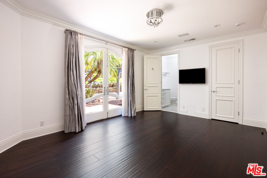 9507 Heather Road Los Angeles, CA 90210 - Photo 23 of 40 Gallery Image 23