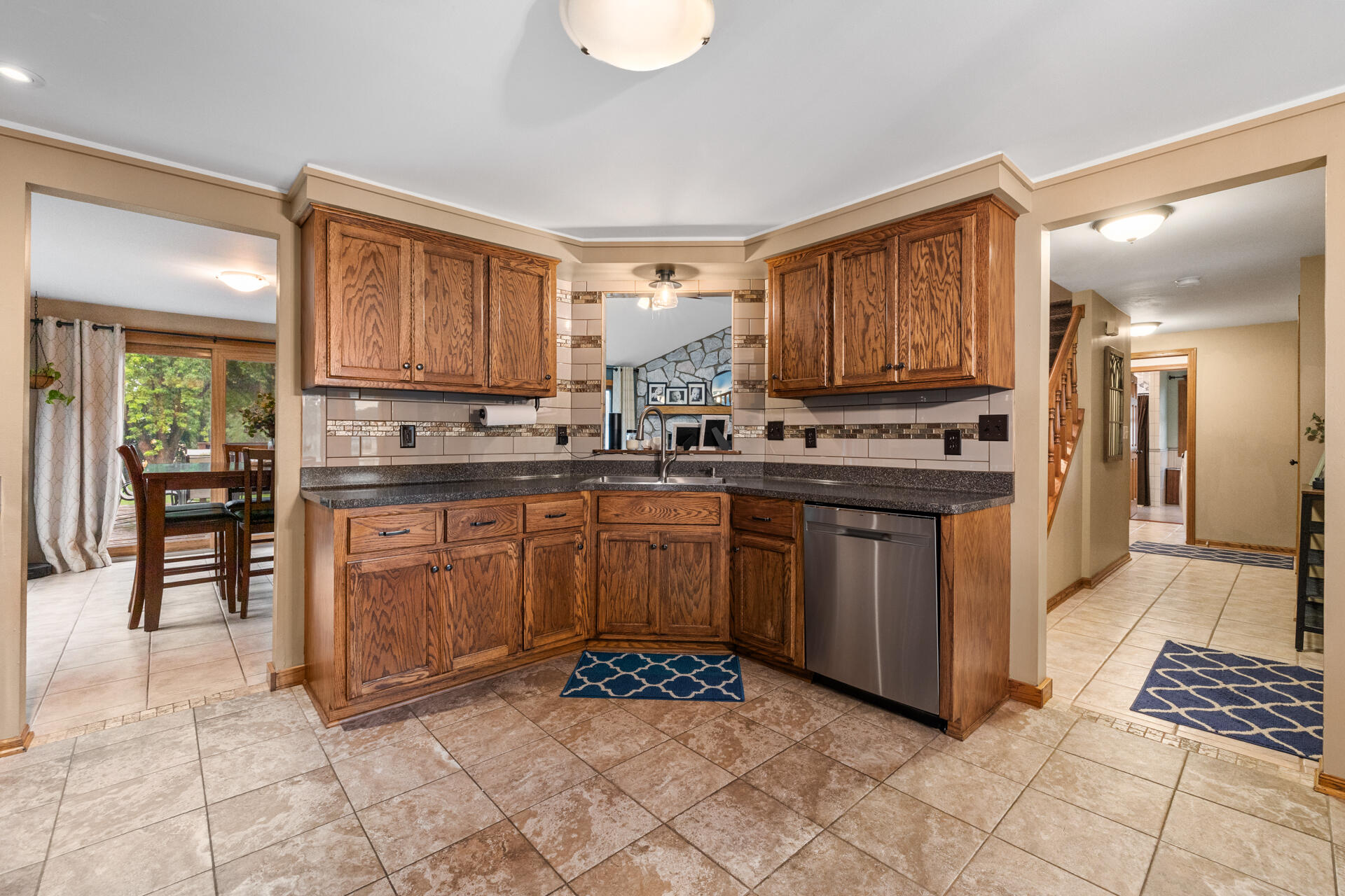 3960 Kings Way Slinger, WI 53086 - Photo 11 of 27 Kitchen