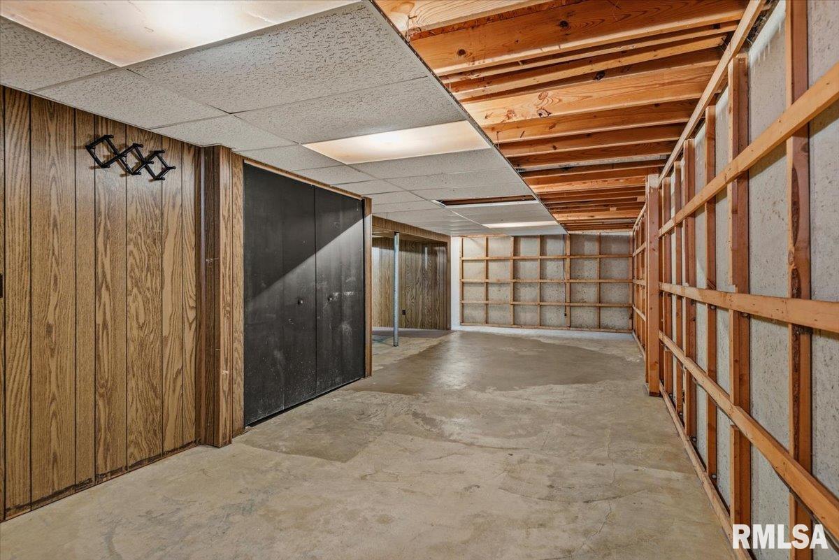 2425 Stokebridge Road Springfield, IL 62702 - Photo 26 of 34 Gallery Image 26