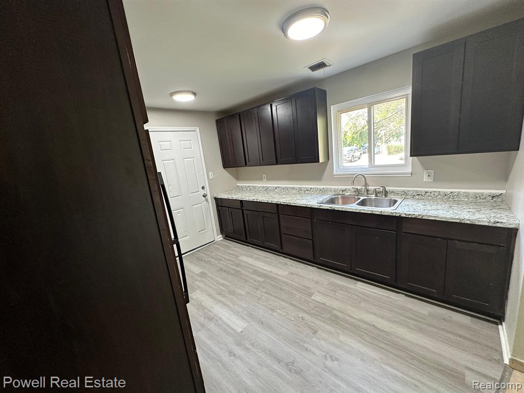 722 Corwin Avenue Pontiac, MI 48340 - Photo 6 of 17