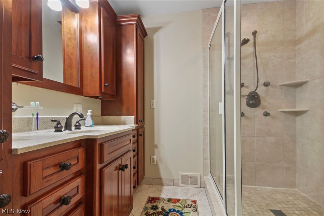 3292 Leffingwell Road Canfield, OH 44406 - Photo 12 of 29 Full master bath