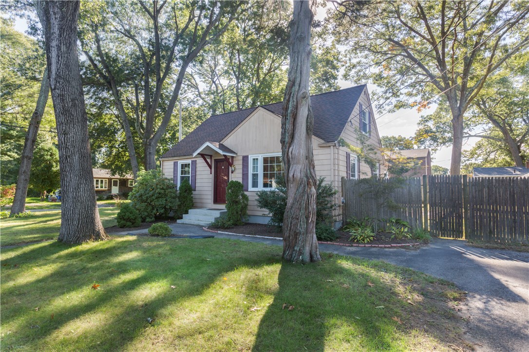 58 Viewesta Road Warwick, RI 02886 - Photo 3 of 21