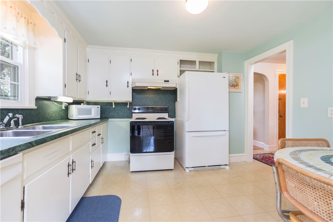 58 Viewesta Road Warwick, RI 02886 - Photo 8 of 21