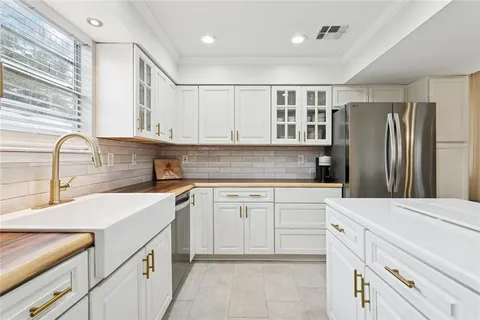 $295,000 | 134 Ormond Village Drive, Destrehan, LA 70047