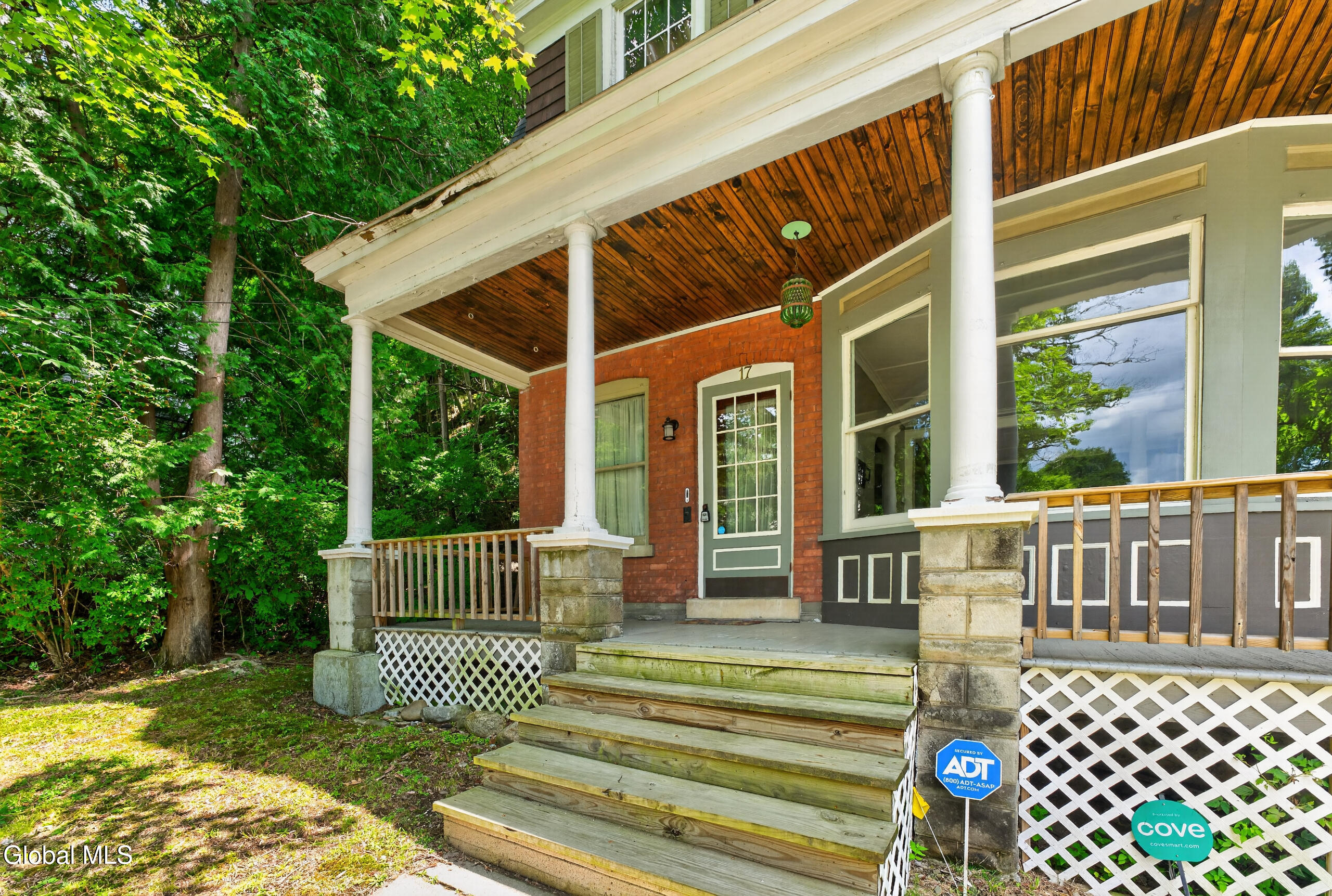 17 Northampton Road Amsterdam, NY 12010 - Photo 6 of 43 0 Front 6