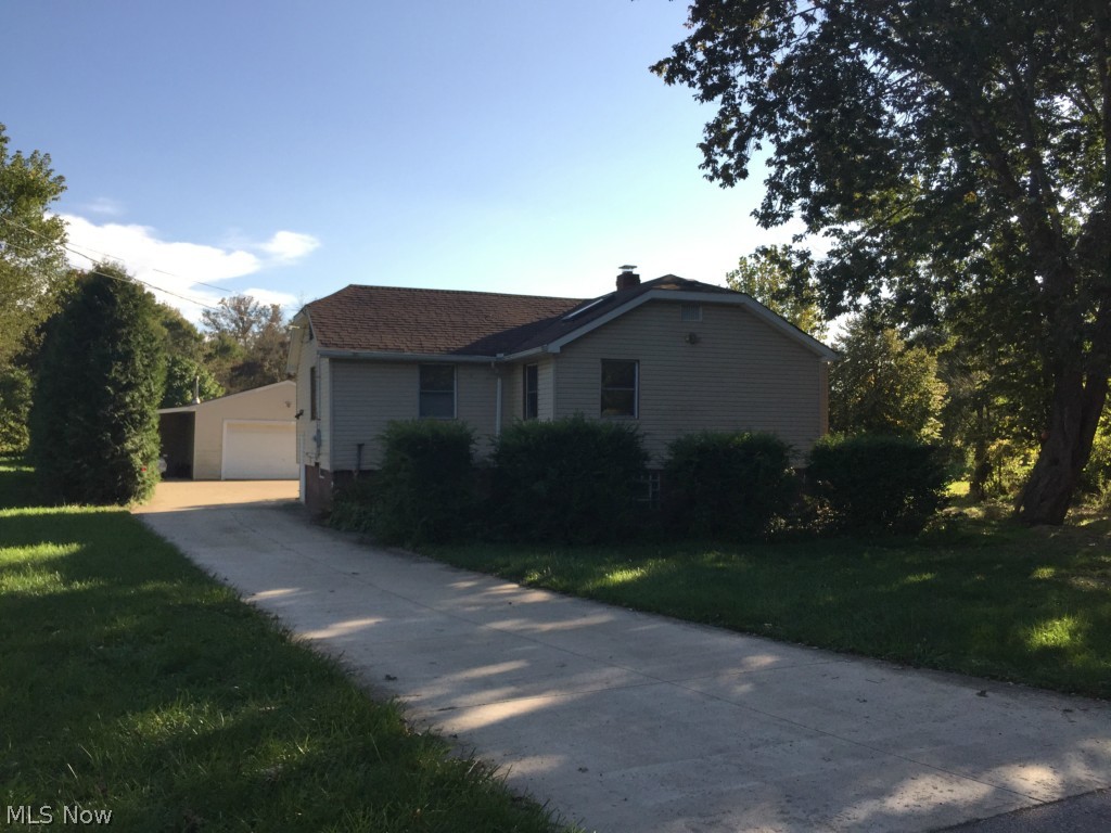 2272 Acre Road Akron, OH 44320 - Photo 1 of 19