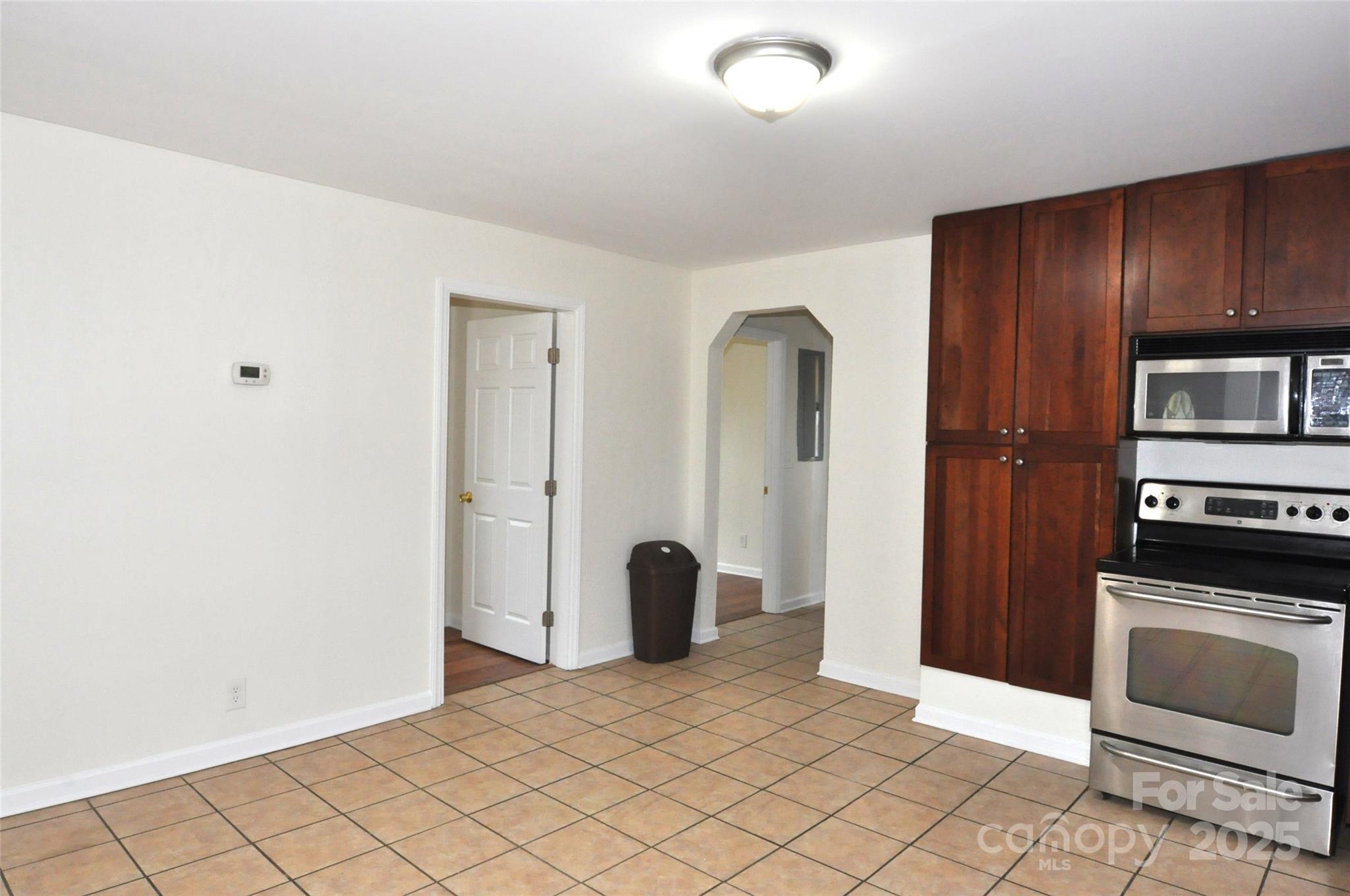 538 Pinckney Road Chester, SC 29706 - Photo 12 of 33 a view of a kitchen with an oven