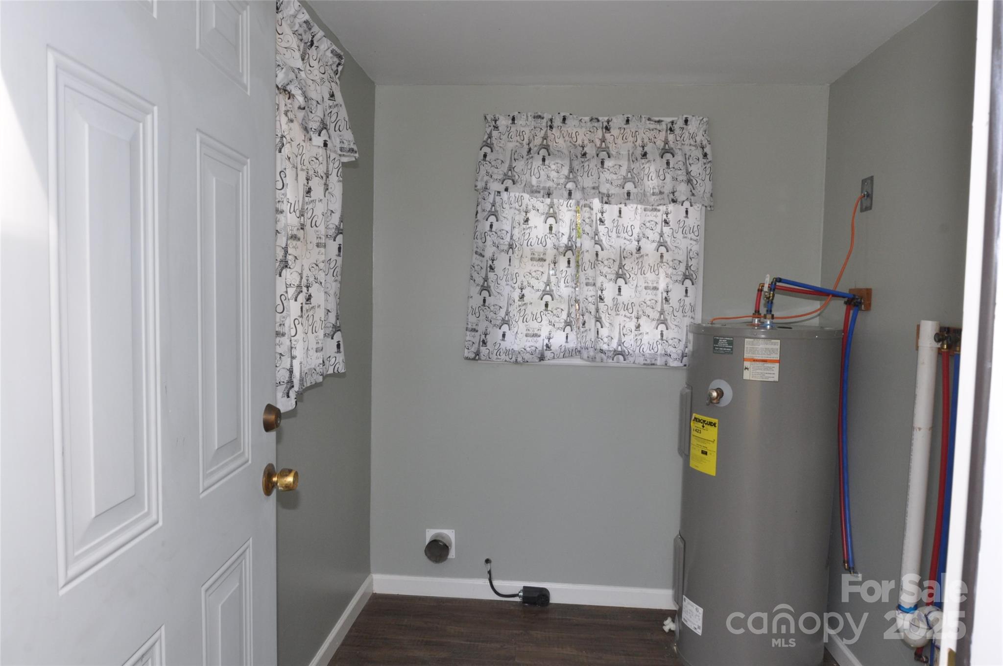 538 Pinckney Road Chester, SC 29706 - Photo 29 of 33 a view of walk in closet