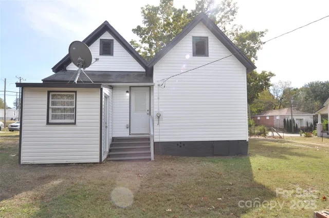 a view of a house with a yard and garage