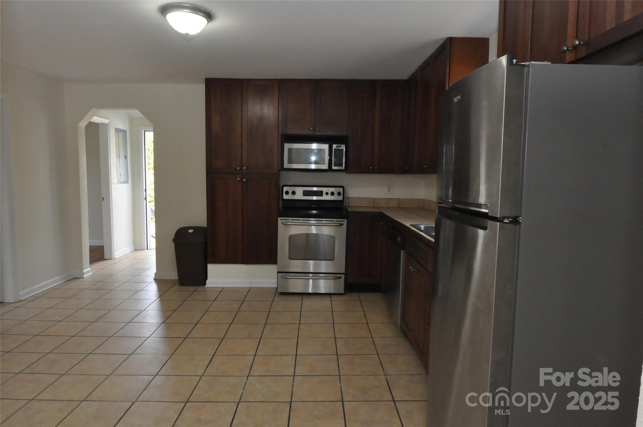 538 Pinckney Road Chester, SC 29706 - Photo 4 of 33 a kitchen with stainless steel appliances granite countertop a refrigerator and a stove
