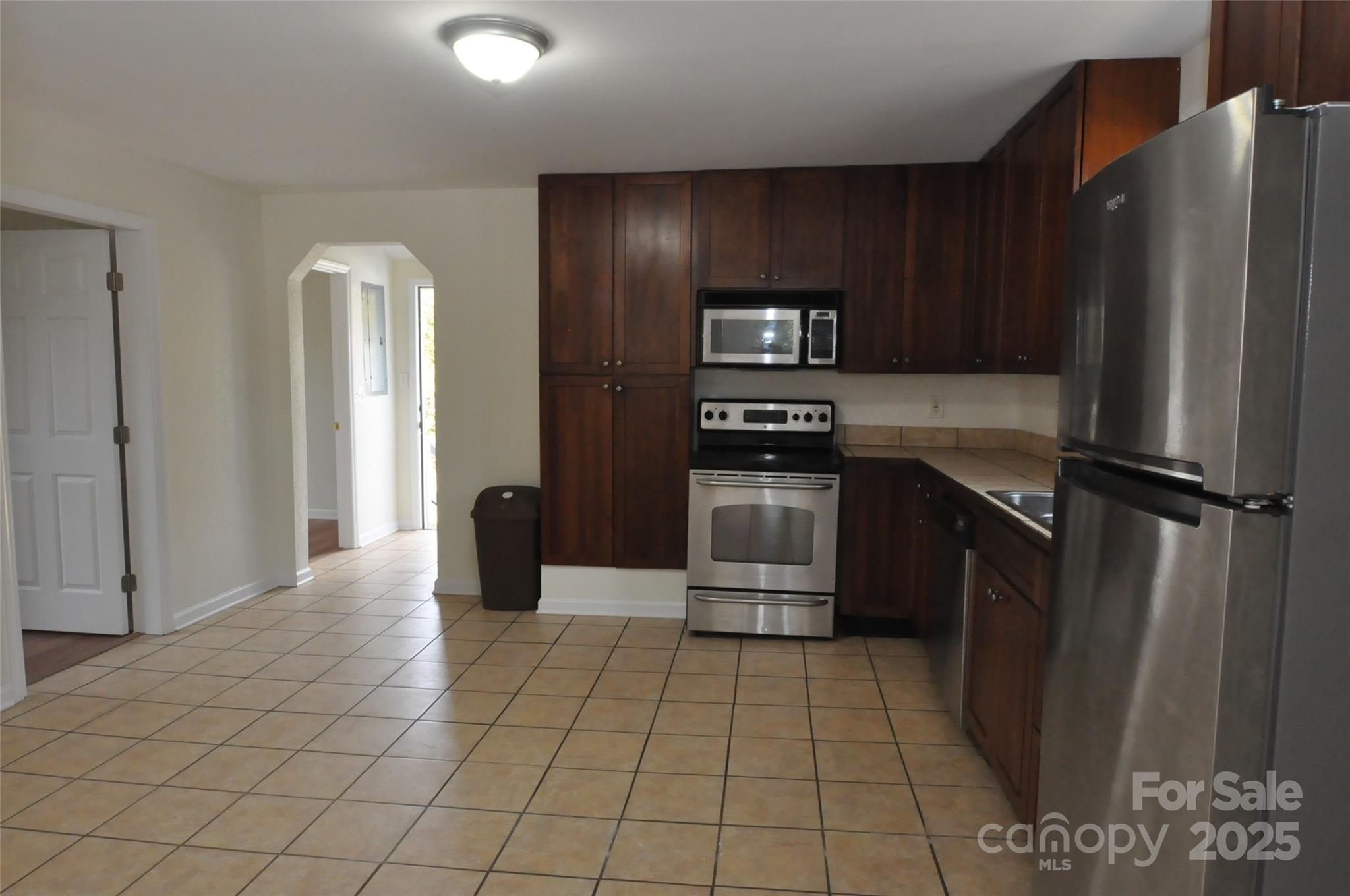 538 Pinckney Road Chester, SC 29706 - Photo 6 of 33 a kitchen with stainless steel appliances granite countertop a refrigerator and a sink