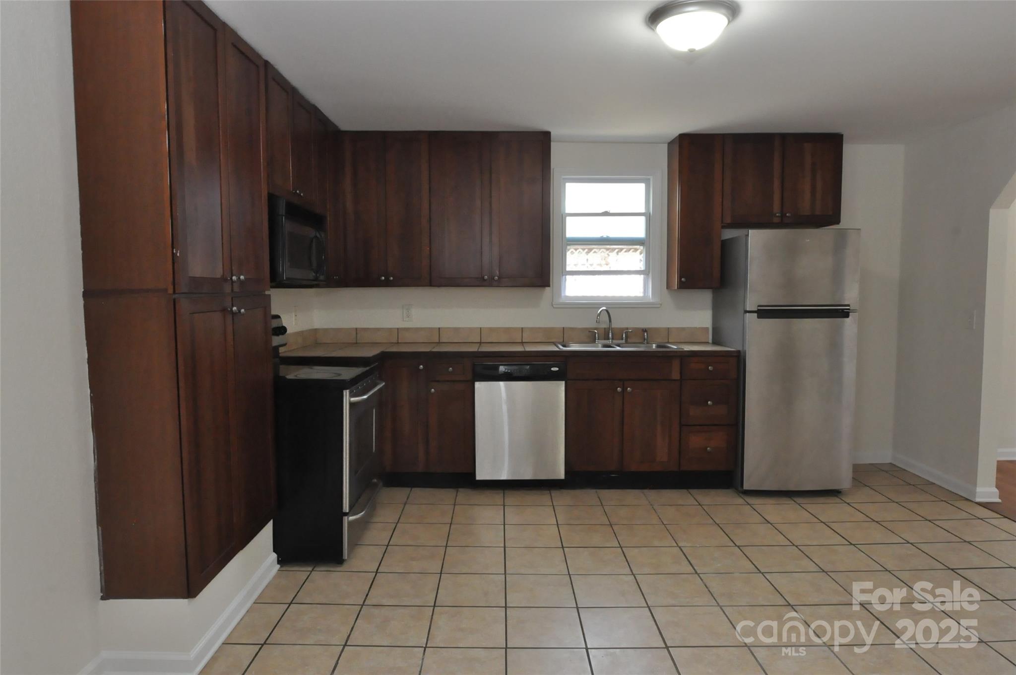 538 Pinckney Road Chester, SC 29706 - Photo 7 of 33 a kitchen with stainless steel appliances granite countertop a stove a refrigerator and a sink