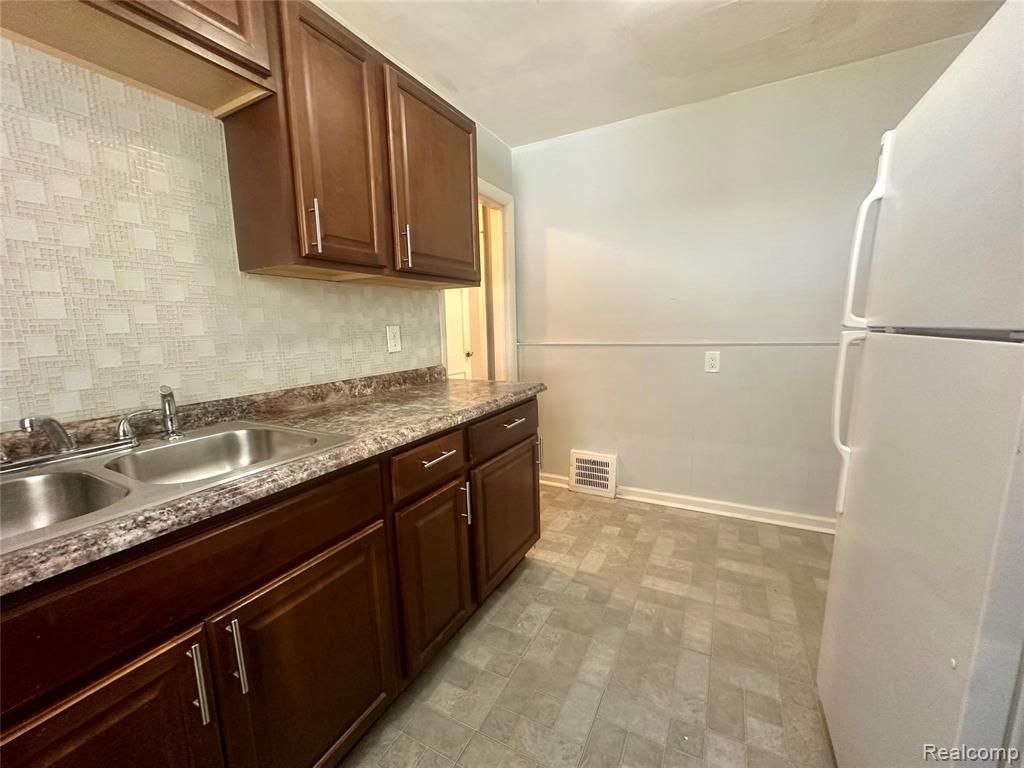 15059 Evergreen Road Detroit, MI 48223 - Photo 7 of 9