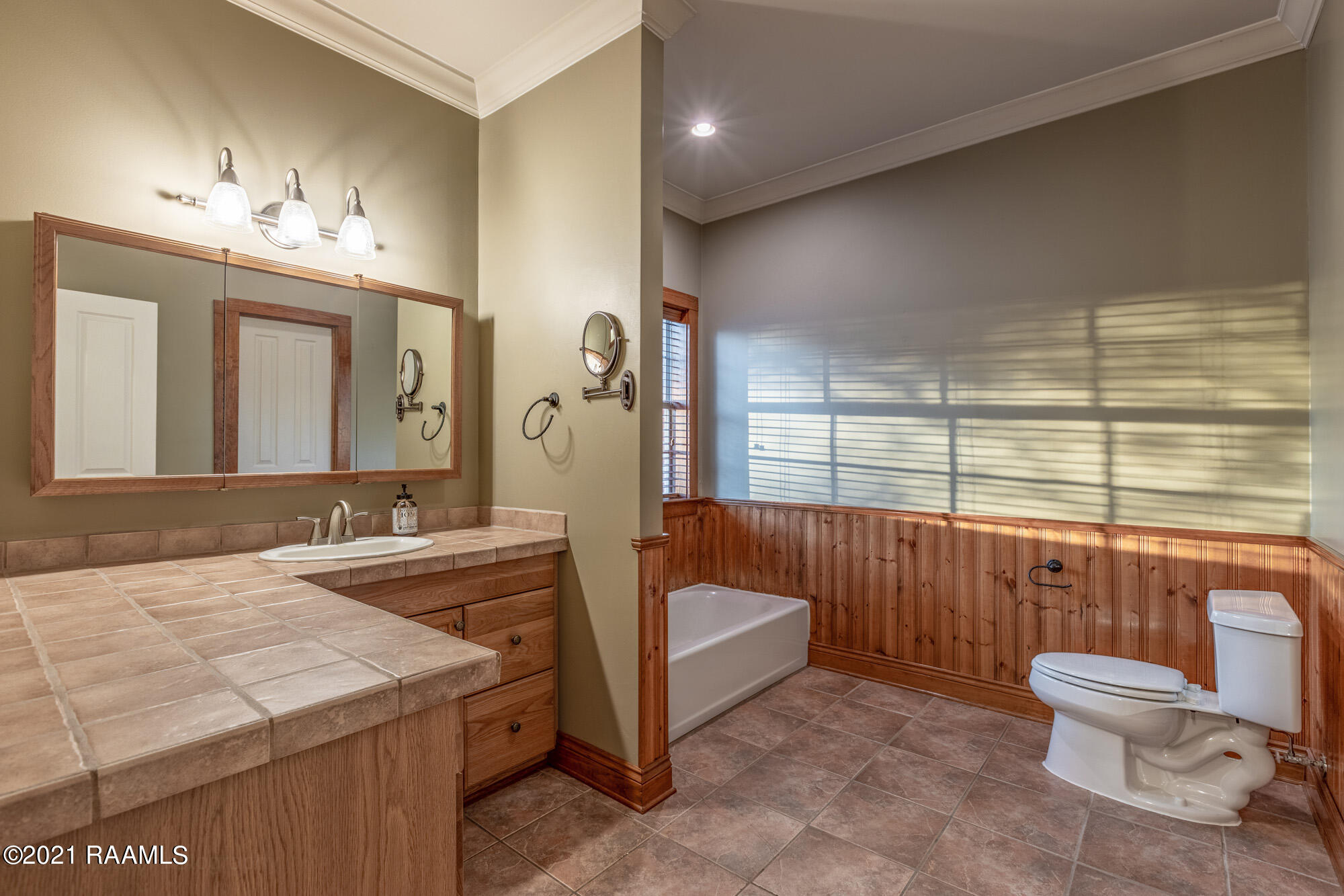 1111 Rue Des Babineaux Road Scott, LA 70583 - Photo 12 of 30 Primary Bathroom