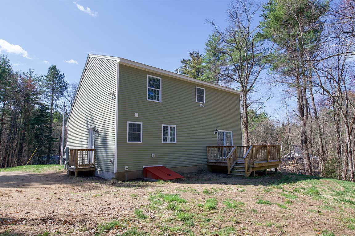 5 Elizabeth Road Sandown, NH 03873 - Photo 2 of 35