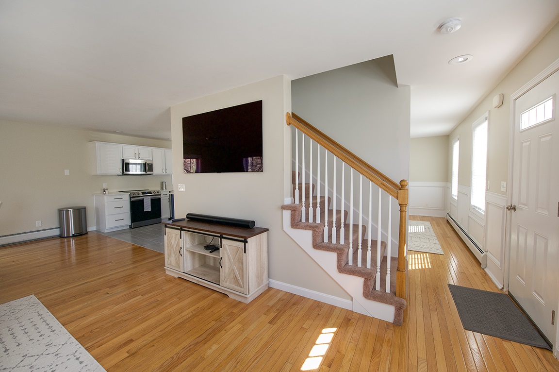 5 Elizabeth Road Sandown, NH 03873 - Photo 12 of 35