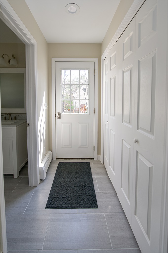 5 Elizabeth Road Sandown, NH 03873 - Photo 13 of 35