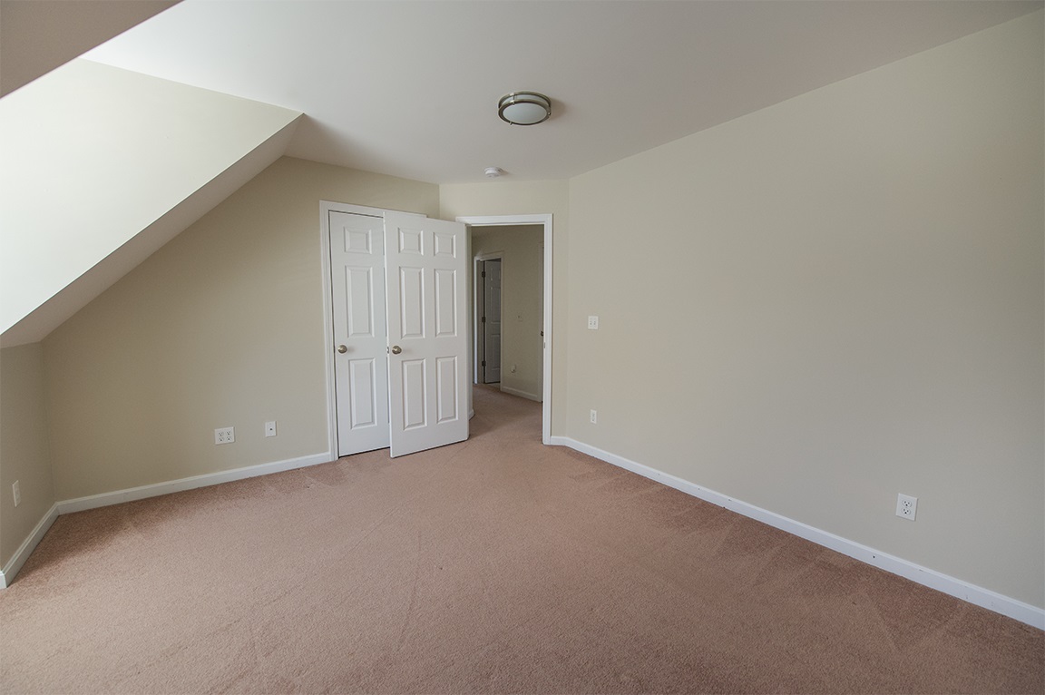 5 Elizabeth Road Sandown, NH 03873 - Photo 25 of 35