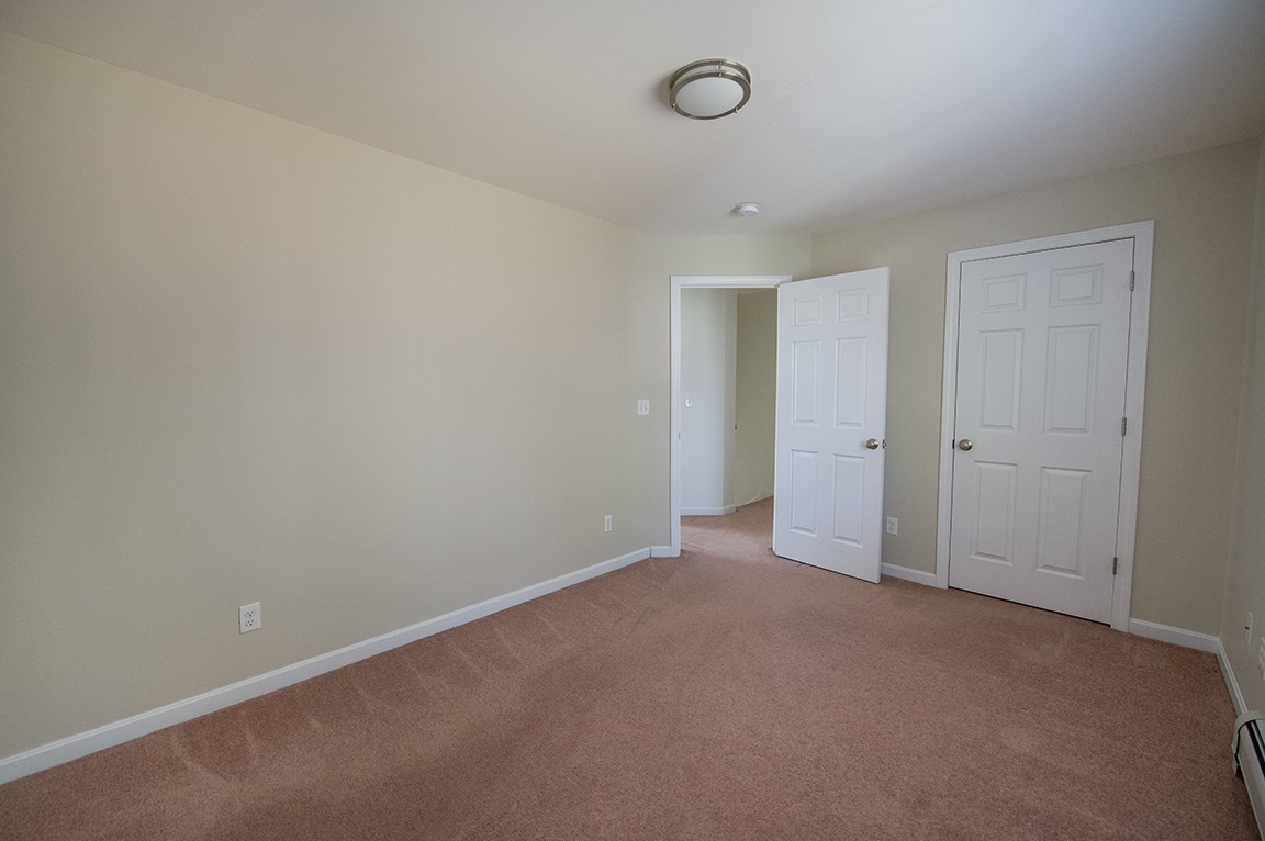 5 Elizabeth Road Sandown, NH 03873 - Photo 27 of 35