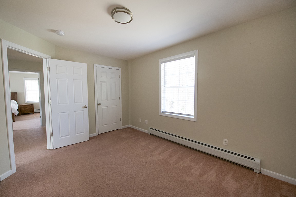 5 Elizabeth Road Sandown, NH 03873 - Photo 28 of 35