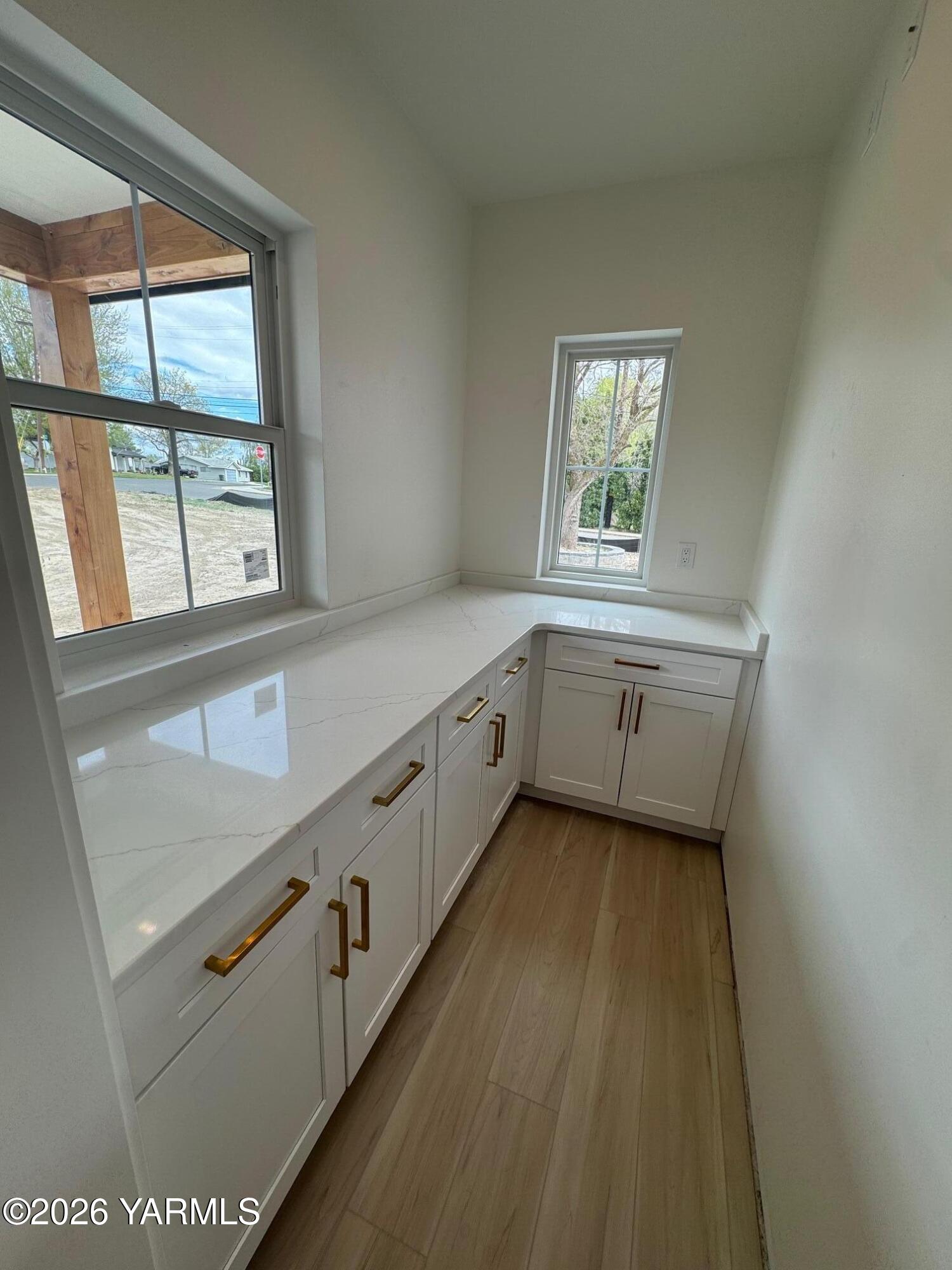 304 6th Street Zillah, WA 98953 - Photo 8 of 29 a view of an empty room with a window