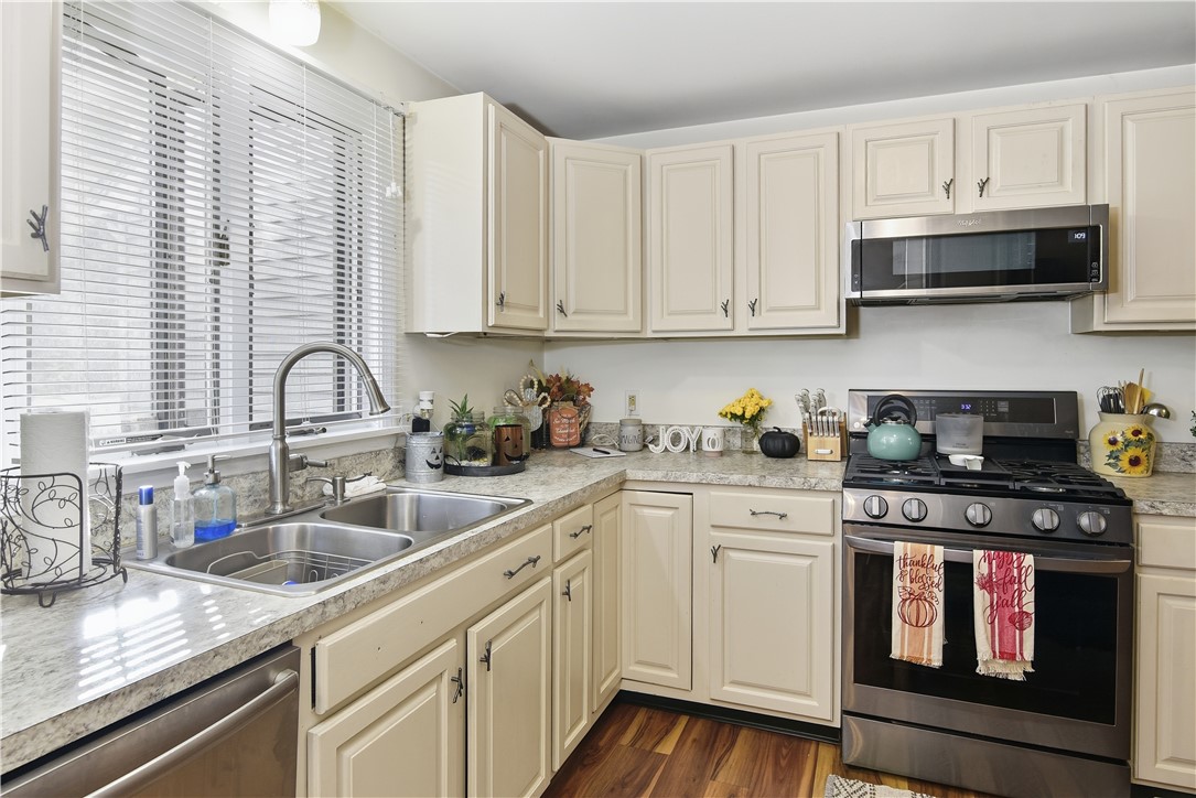 153 Fish Road, Unit 4 Tiverton, RI 02878 - Photo 5 of 31