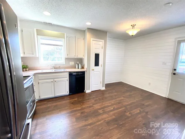 $1,795 | 15 Linestowe Drive, Belmont, NC 28012