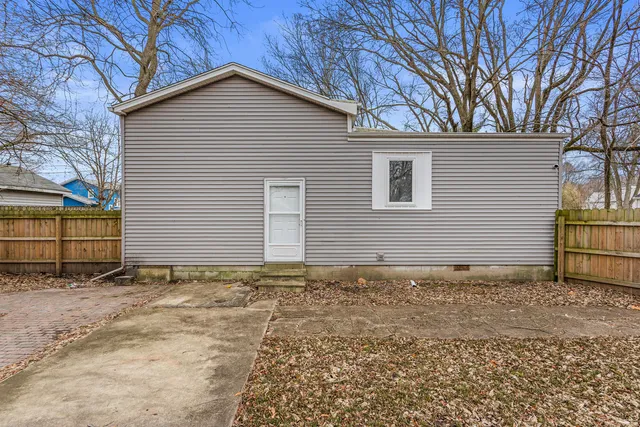 $145,000 | 1402 Stout Drive, Urbana, IL 61802