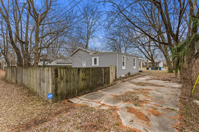 $145,000 | 1402 Stout Drive, Urbana, IL 61802