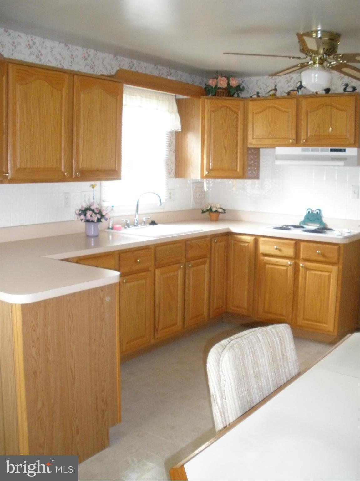 9506 Gunview Road Baltimore, MD 21236 - Photo 2 of 25 Kitchen