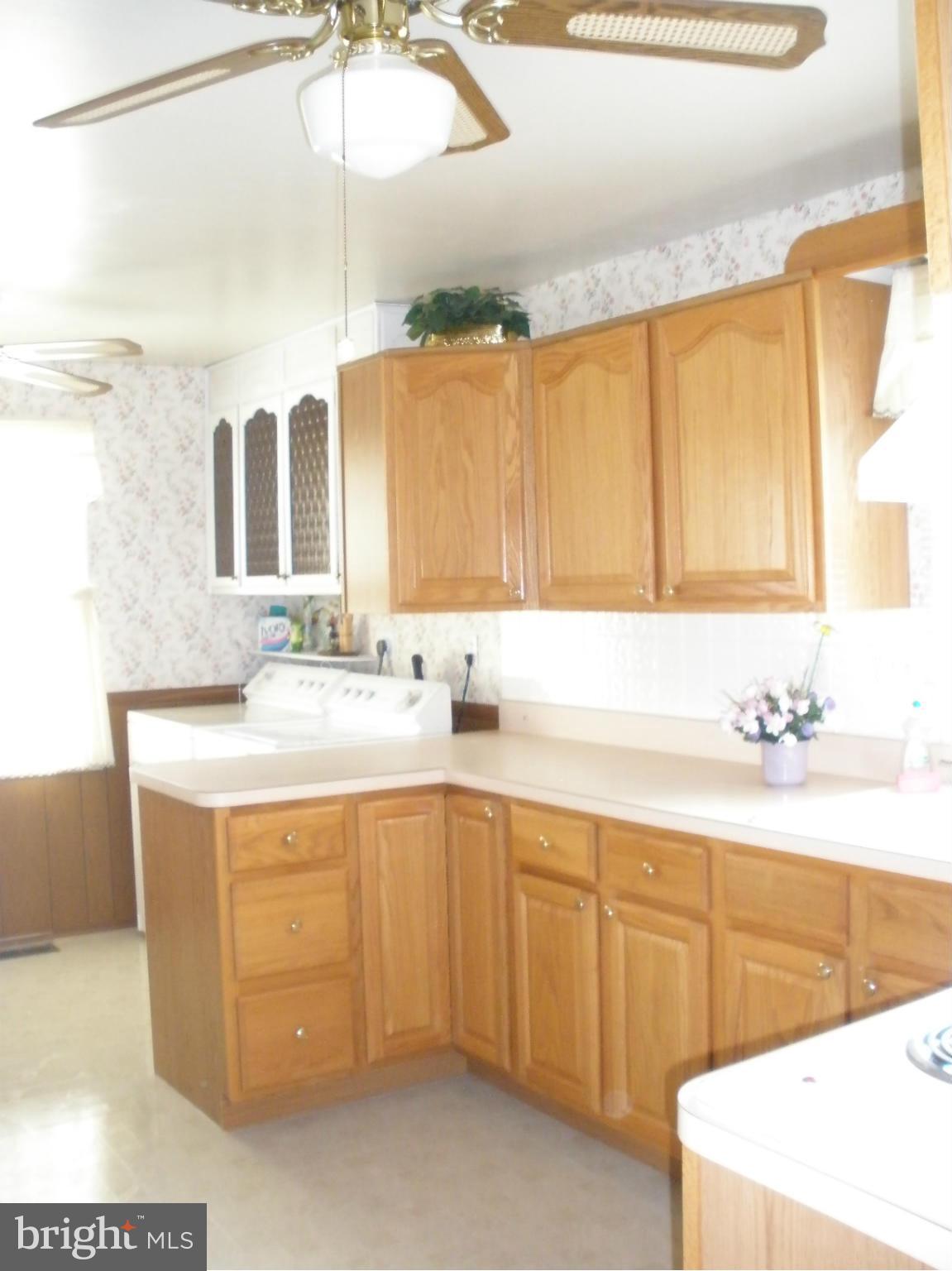 9506 Gunview Road Baltimore, MD 21236 - Photo 3 of 25 Kitchen