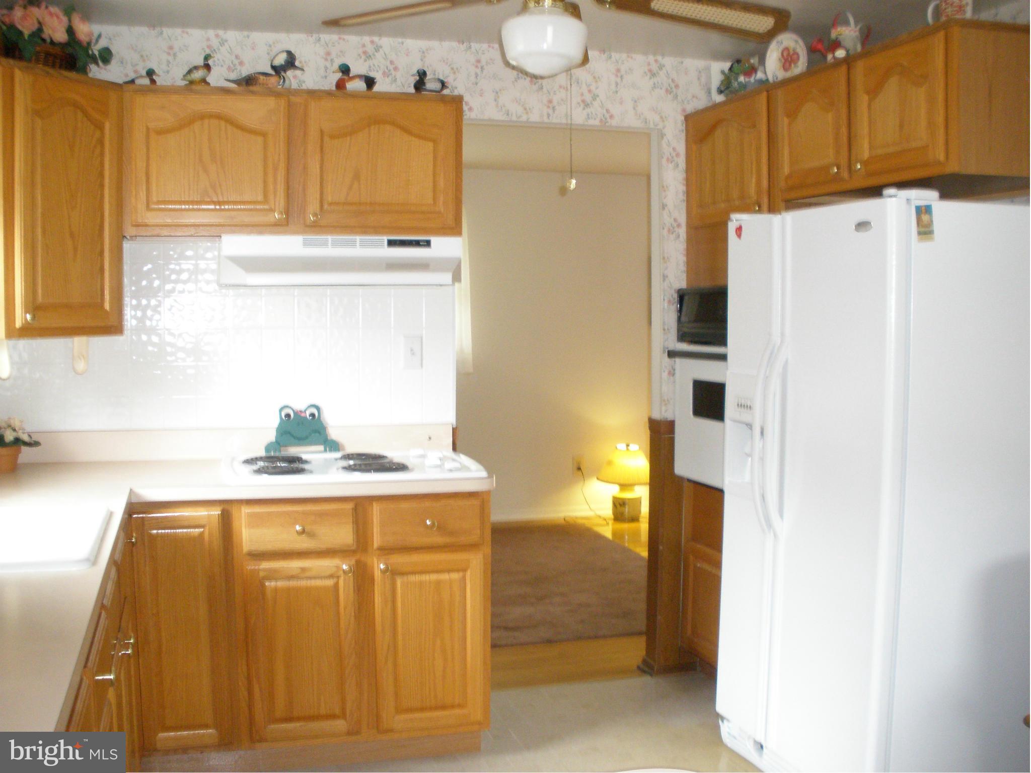 9506 Gunview Road Baltimore, MD 21236 - Photo 4 of 25 Kitchen